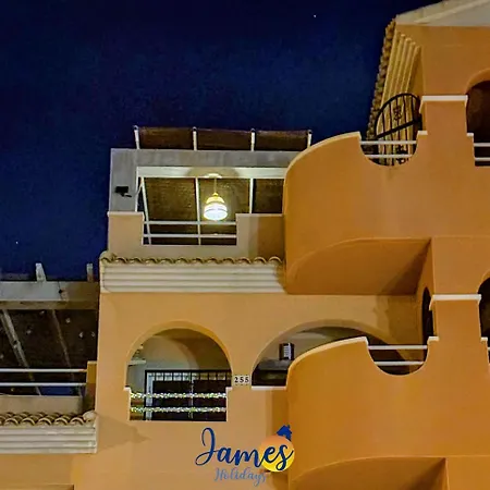 Sunny Getaway With Pool & Rooftop Views Vm77