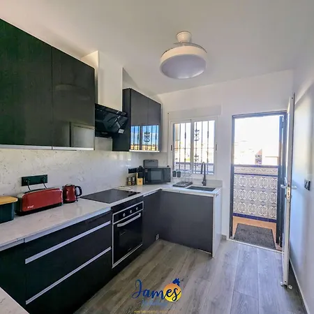 شقة Sunny Getaway With Pool & Rooftop Views Vm77 *