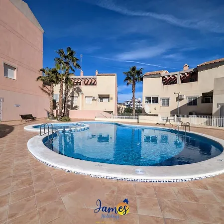 Sunny Getaway With Pool & Rooftop Views Vm77
