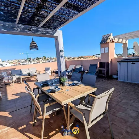 Sunny Getaway With Pool & Rooftop Views Vm77